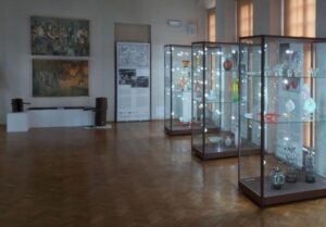 Read more about the article „Kunstglas der 2. Hälfte des 20. Jh. aus Kłodzko. Aus den Beständen des Muzeum Ziemi Kłodzkiej in Kłodzko“